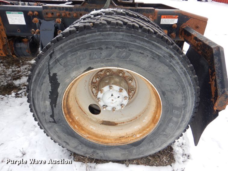 image for item MJ9989 2003 Freightliner FL70  semi truck