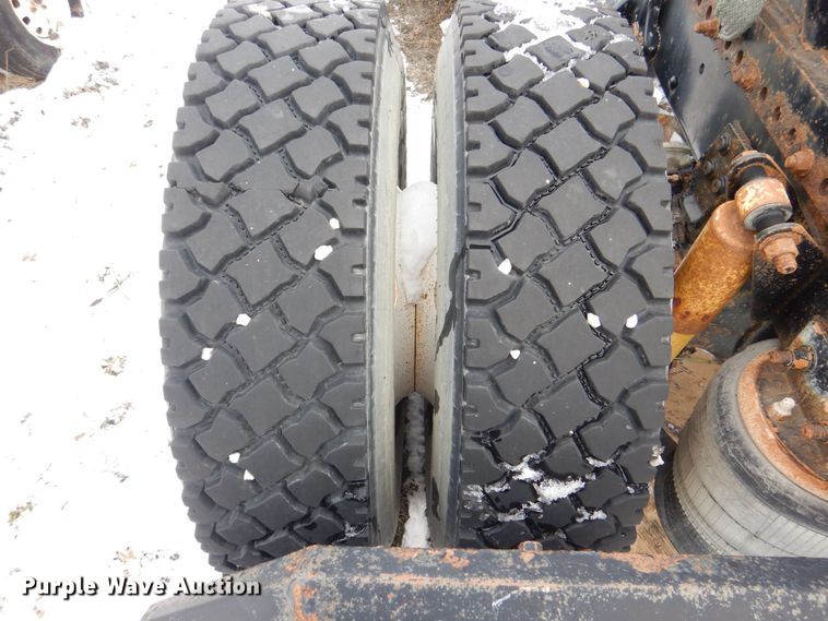 image for item MJ9989 2003 Freightliner FL70  semi truck