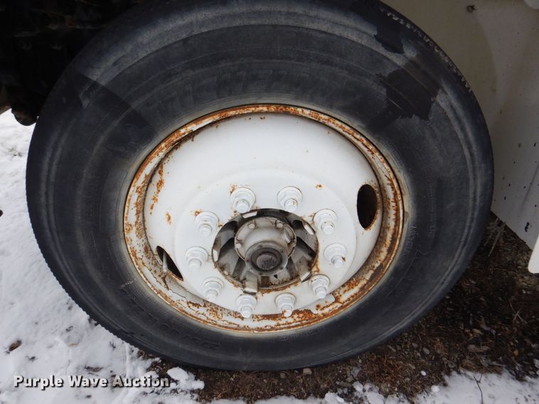 image for item MJ9989 2003 Freightliner FL70  semi truck