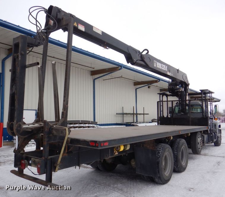 image for item MJ9992 2000 Chevrolet C8500  crane truck