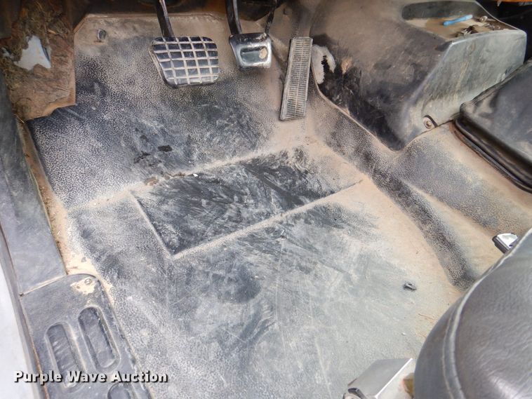 image for item MJ9992 2000 Chevrolet C8500  crane truck