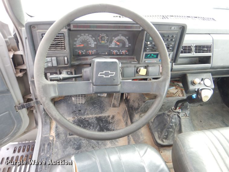 image for item MJ9992 2000 Chevrolet C8500  crane truck