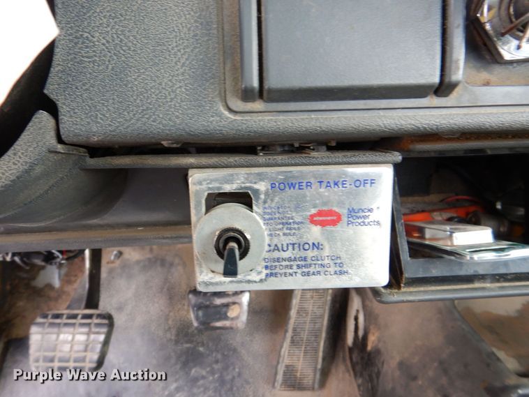 image for item MJ9992 2000 Chevrolet C8500  crane truck