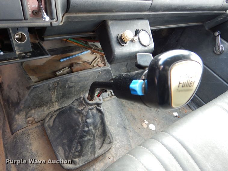 image for item MJ9992 2000 Chevrolet C8500  crane truck