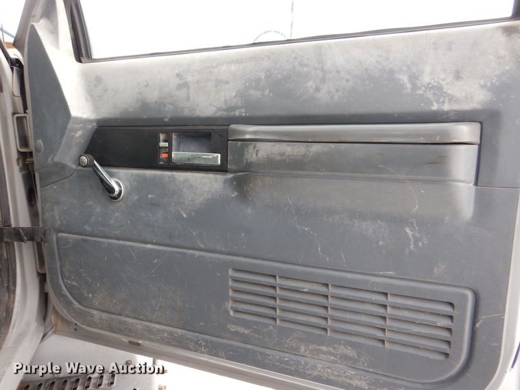 image for item MJ9992 2000 Chevrolet C8500  crane truck