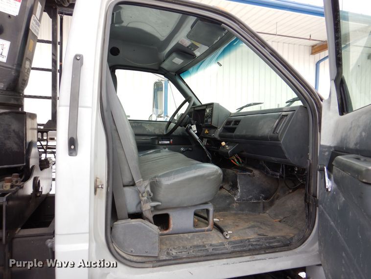 image for item MJ9992 2000 Chevrolet C8500  crane truck