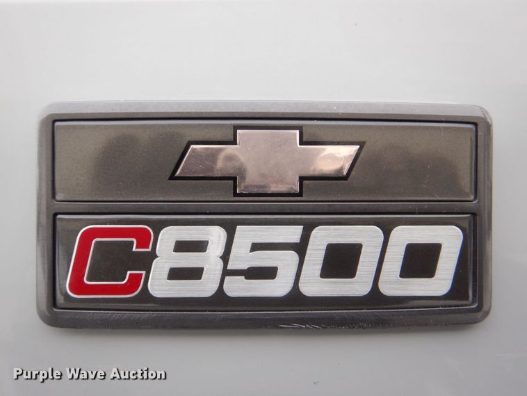 image for item MJ9992 2000 Chevrolet C8500  crane truck