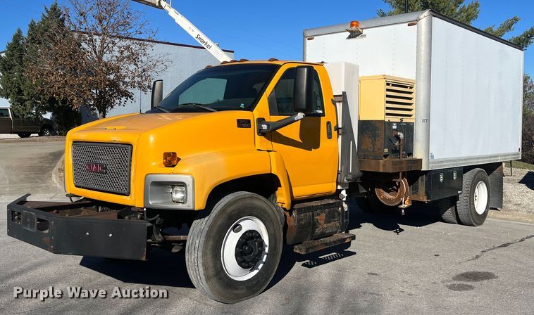 image for item MN9412 2003 GMC C7500  box truck
