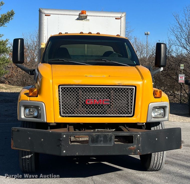 image for item MN9412 2003 GMC C7500  box truck