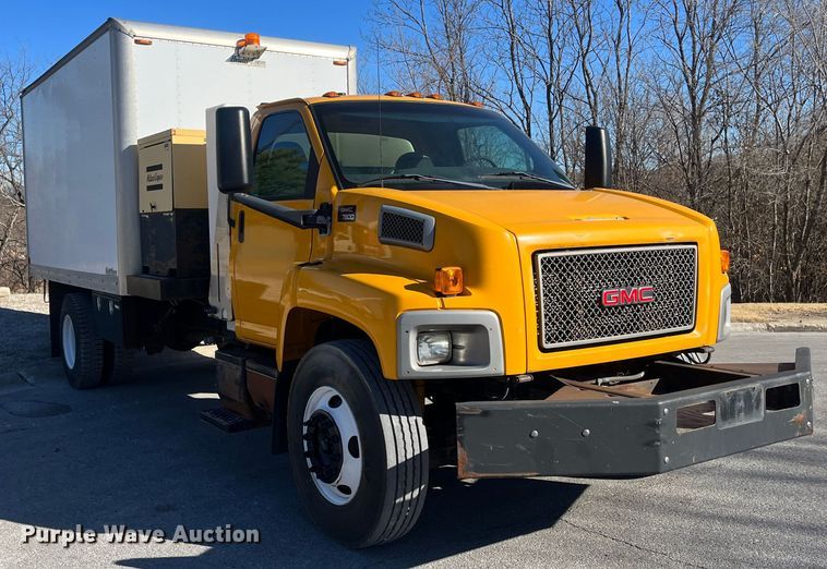 image for item MN9412 2003 GMC C7500  box truck