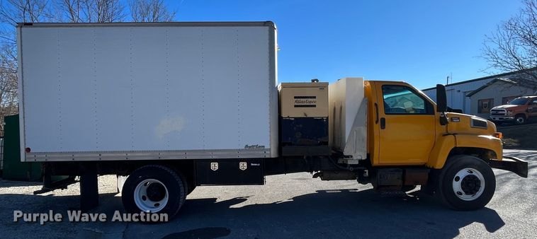 image for item MN9412 2003 GMC C7500  box truck