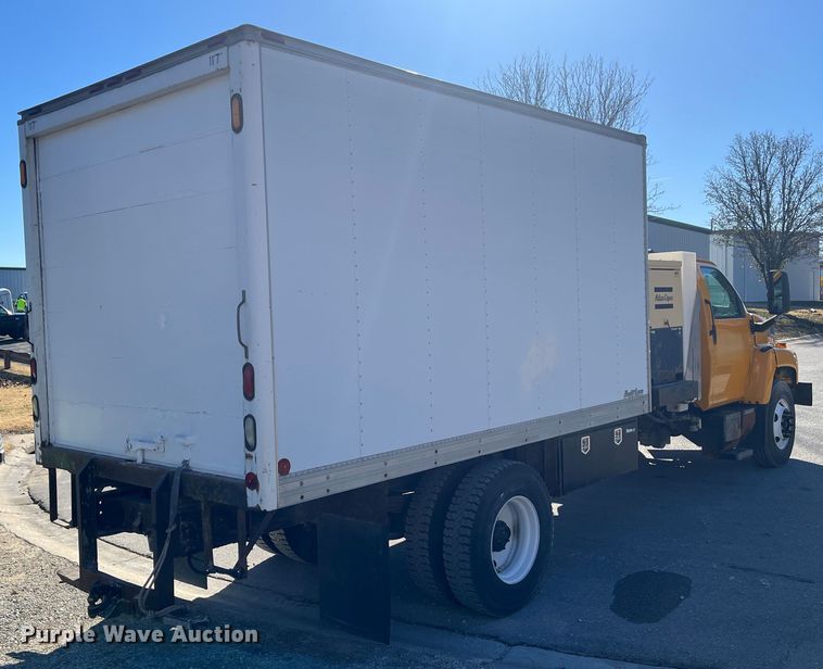 image for item MN9412 2003 GMC C7500  box truck