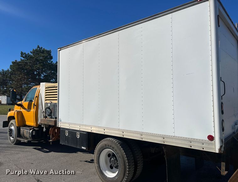 image for item MN9412 2003 GMC C7500  box truck