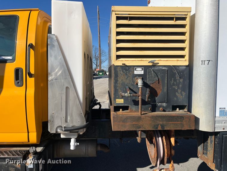 image for item MN9412 2003 GMC C7500  box truck