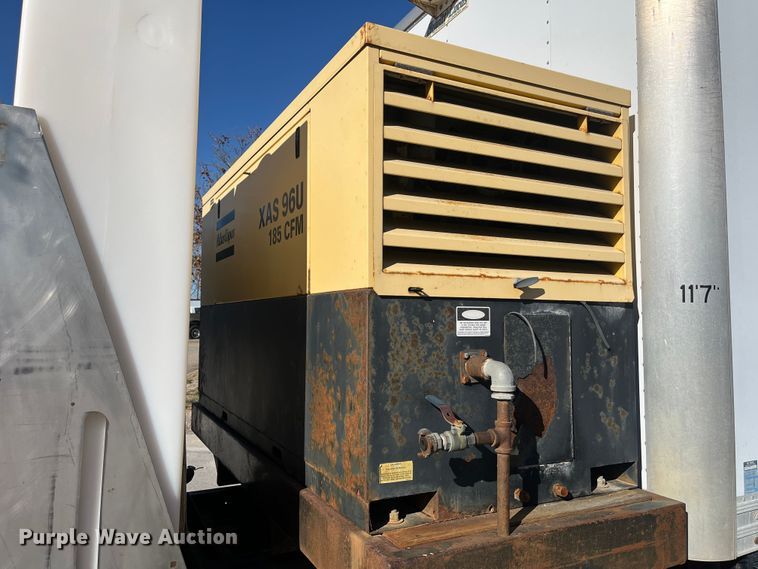 image for item MN9412 2003 GMC C7500  box truck