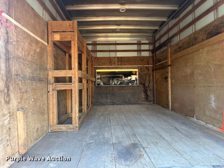 image for item MN9412 2003 GMC C7500  box truck