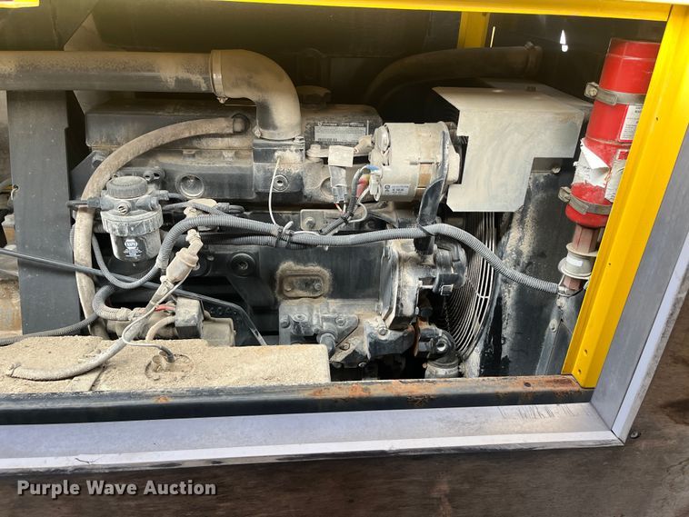 image for item MN9412 2003 GMC C7500  box truck