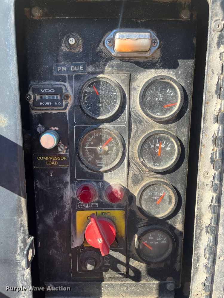 image for item MN9412 2003 GMC C7500  box truck