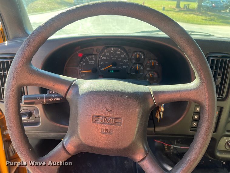 image for item MN9412 2003 GMC C7500  box truck