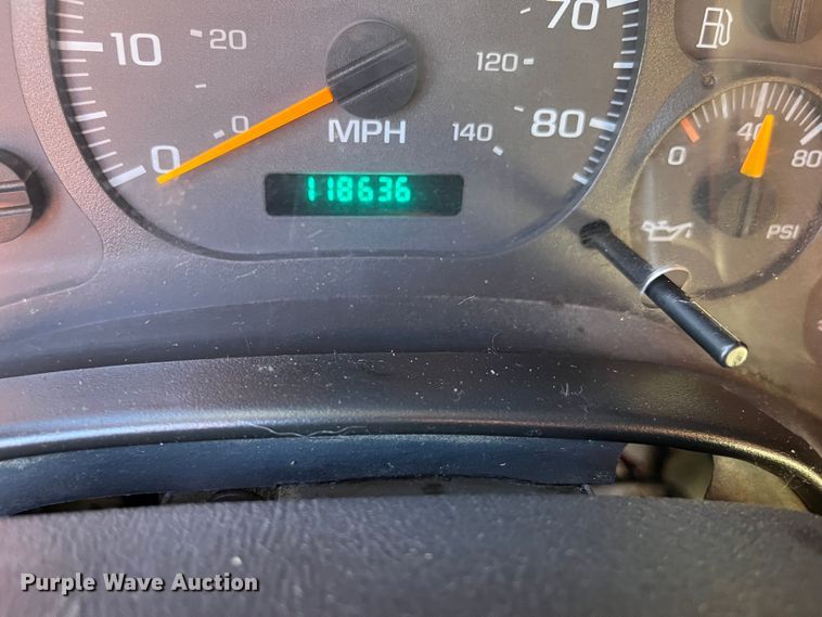 image for item MN9412 2003 GMC C7500  box truck