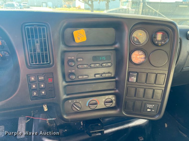 image for item MN9412 2003 GMC C7500  box truck