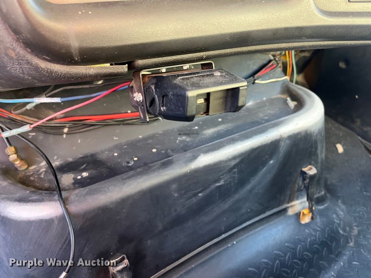 image for item MN9412 2003 GMC C7500  box truck