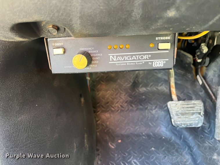 image for item MN9412 2003 GMC C7500  box truck