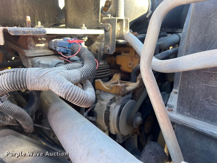 image for item MN9412 2003 GMC C7500  box truck