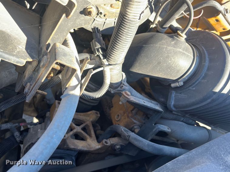 image for item MN9412 2003 GMC C7500  box truck