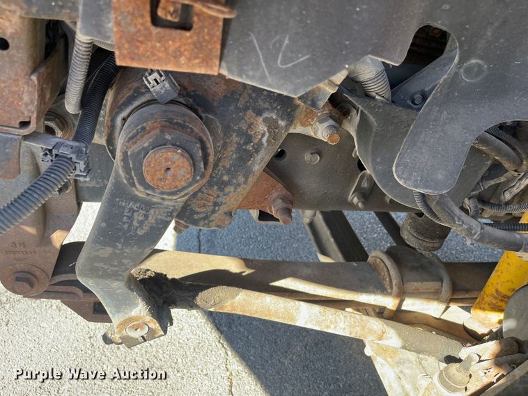 image for item MN9412 2003 GMC C7500  box truck