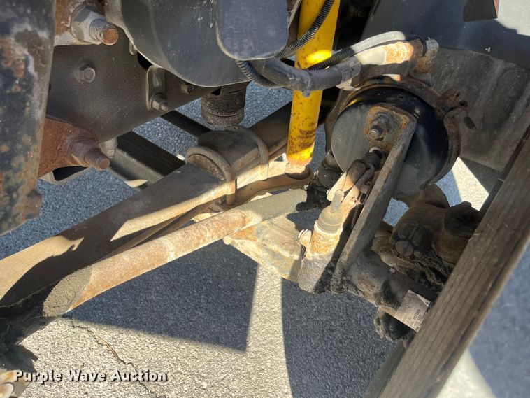 image for item MN9412 2003 GMC C7500  box truck