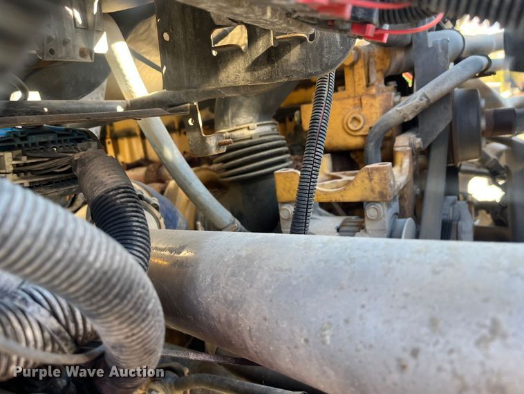 image for item MN9412 2003 GMC C7500  box truck