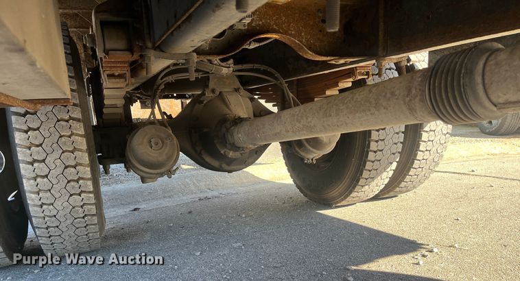 image for item MN9412 2003 GMC C7500  box truck