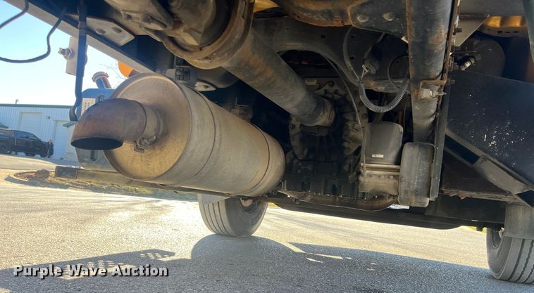 image for item MN9412 2003 GMC C7500  box truck