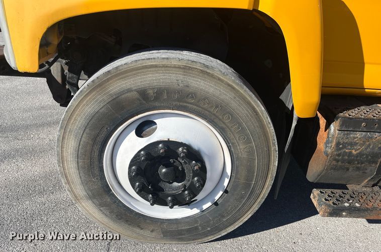 image for item MN9412 2003 GMC C7500  box truck