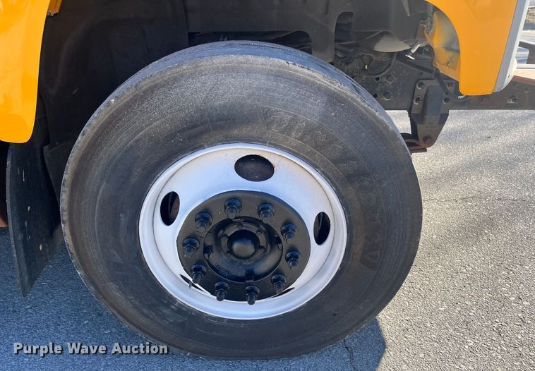 image for item MN9412 2003 GMC C7500  box truck