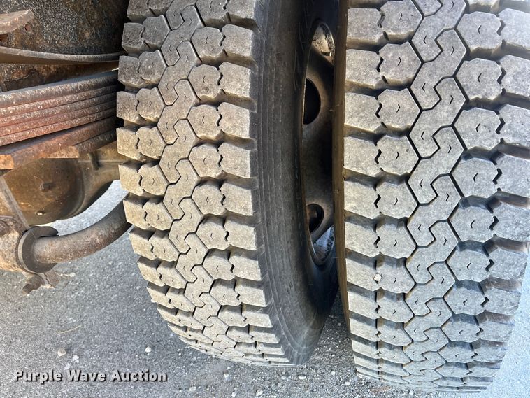 image for item MN9412 2003 GMC C7500  box truck