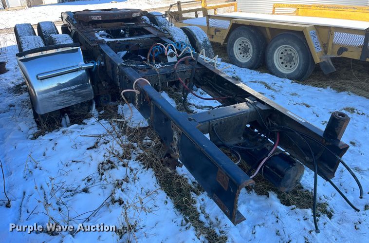 image for item MW9461 Peterbilt  truck chassis