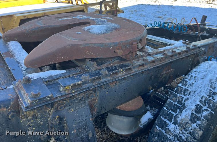 image for item MW9461 Peterbilt  truck chassis