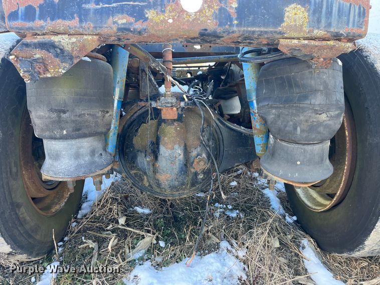 image for item MW9461 Peterbilt  truck chassis