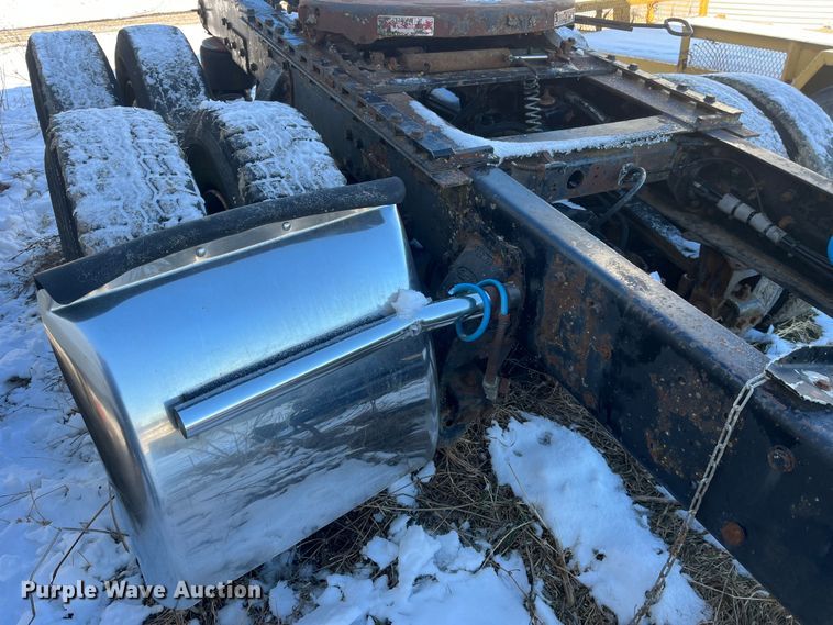 image for item MW9461 Peterbilt  truck chassis