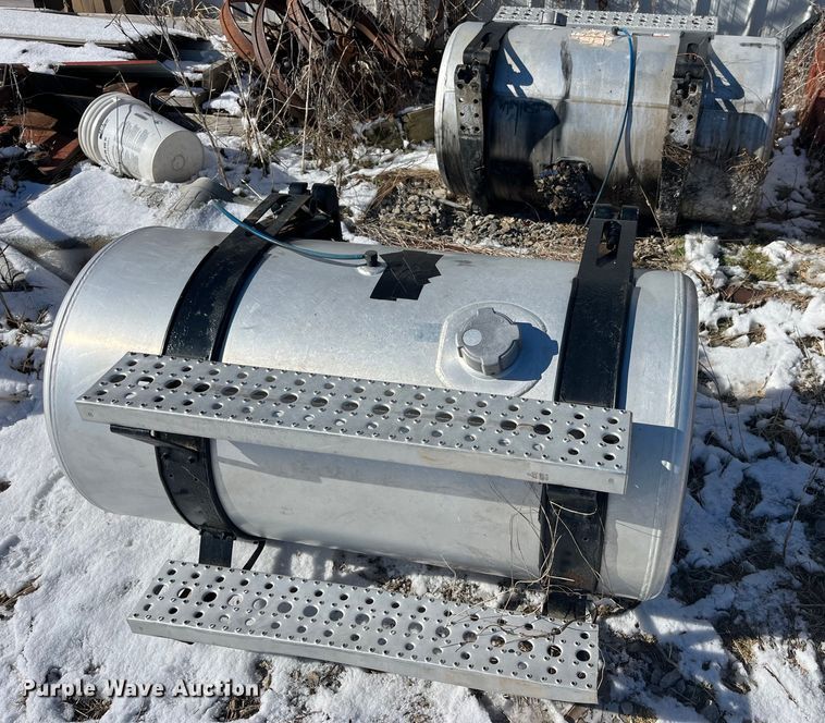 image for item MW9461 Peterbilt  truck chassis