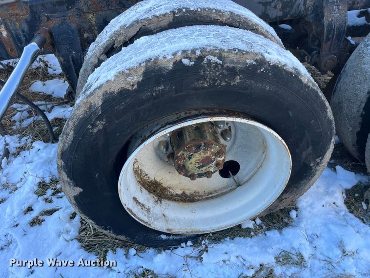 image for item MW9461 Peterbilt  truck chassis