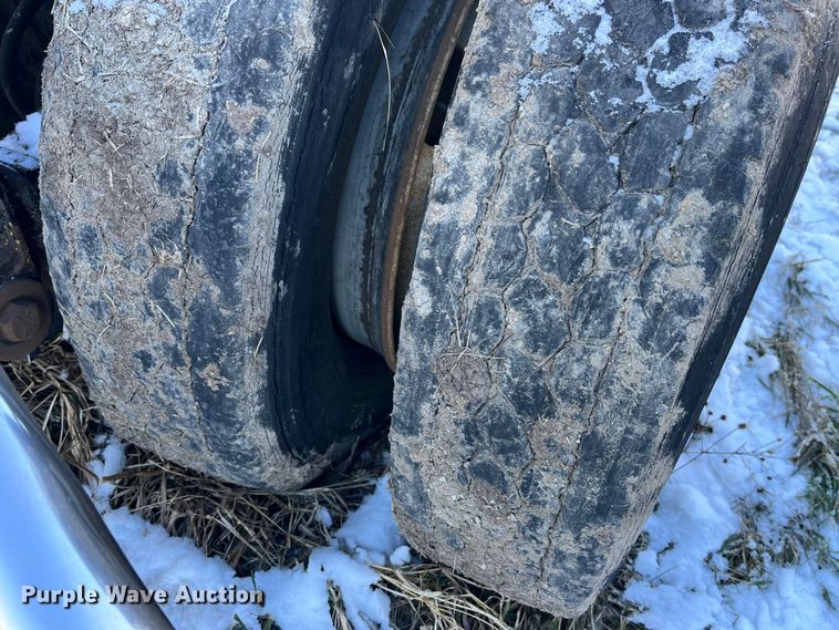 image for item MW9461 Peterbilt  truck chassis