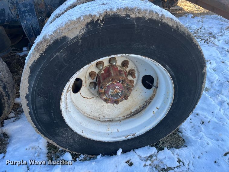 image for item MW9461 Peterbilt  truck chassis