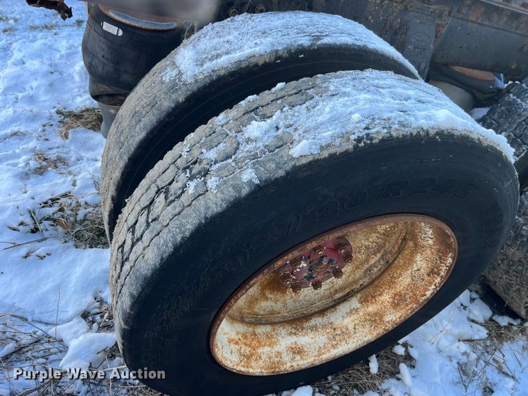 image for item MW9461 Peterbilt  truck chassis