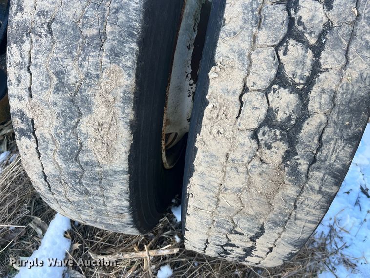 image for item MW9461 Peterbilt  truck chassis