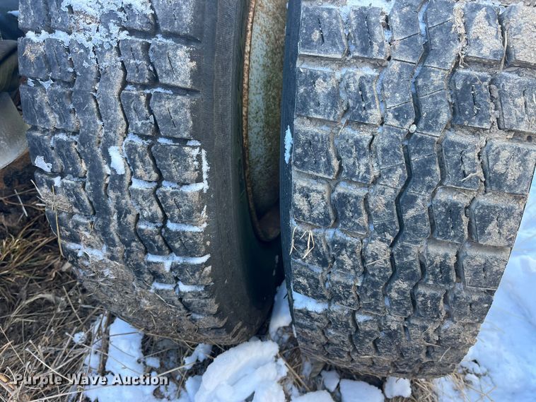 image for item MW9461 Peterbilt  truck chassis