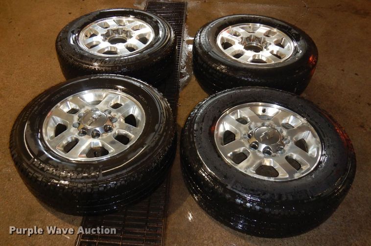 image for item AF9251 (4) LT265/70R18 tires and wheels