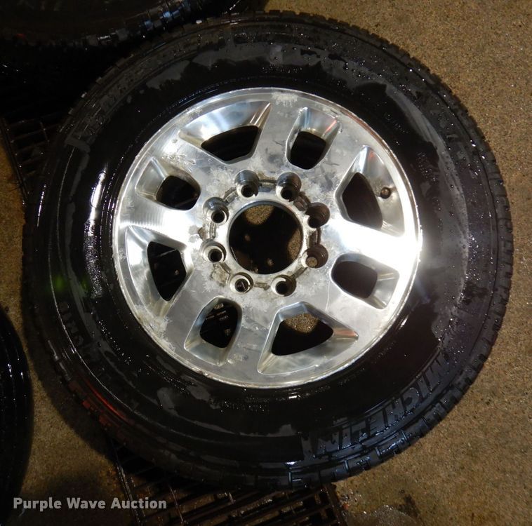 image for item AF9251 (4) LT265/70R18 tires and wheels